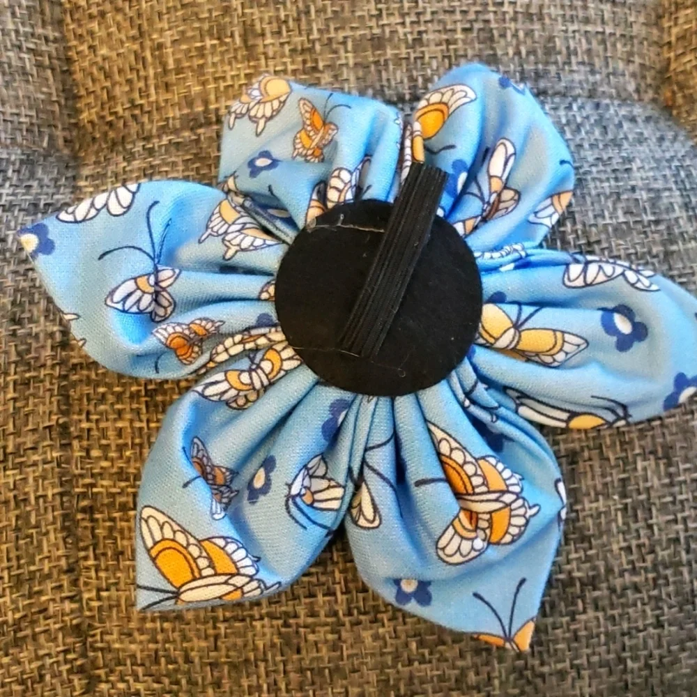 Lionet Paws Blue with Butterfly Print Dog Collar Size L 16-24 Inches